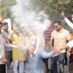 नवागढ़ में कांग्रेस का ‘वोट बचाओ, देश बचाओ’ आंदोलन तेज, पदयात्रा निकाल मुख्य निर्वाचन आयुक्त का पुतला फूंका