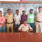 Sakti Police की बड़ी कार्रवाई: वर्षों से फरार 4 स्थायी वारंटी गिरफ्तार, न्यायालय में पेश