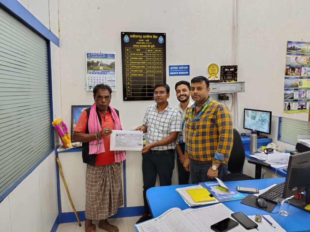 प्रधानमंत्री जीवन ज्योति बीमा योजना बनी सहारा, दाढ़ी शाखा से मिला ₹2 लाख का क्लेम
